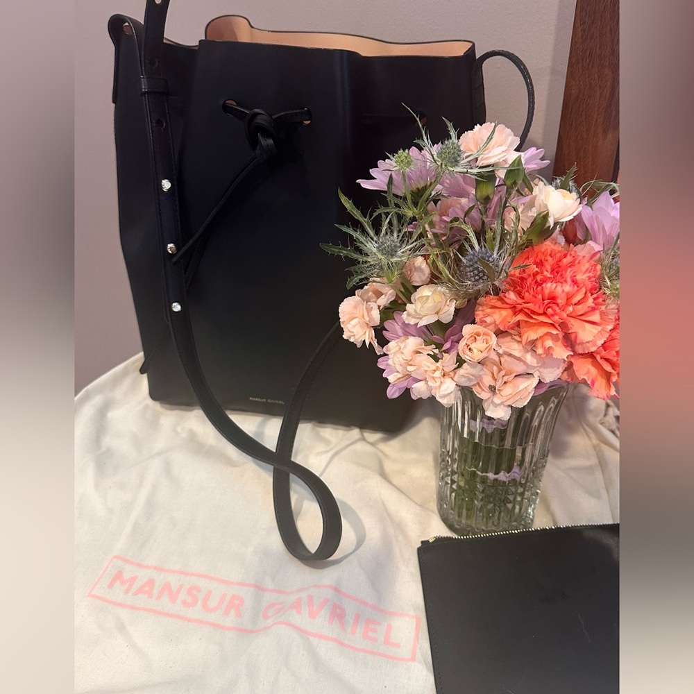 Iconic Mansur Gavriel bucket bag!